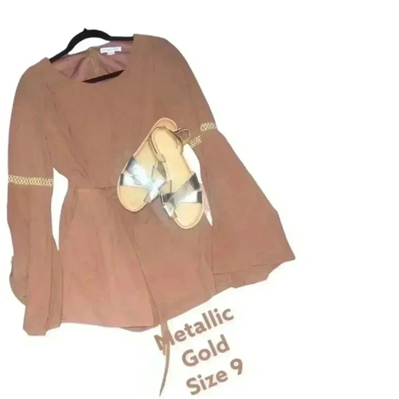 Super Cute Romper -⬇️PRICE DROP⬇️. Size Small with Sandals - Picture 2 of 10